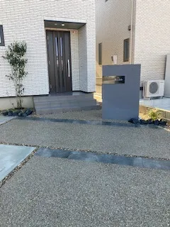 玄関アプローチ
