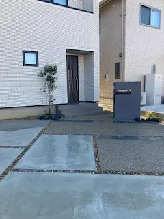 玄関アプローチ