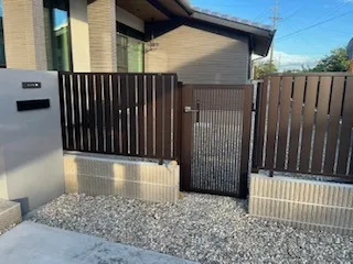 ポストユニットとお庭への門